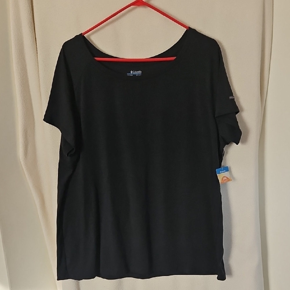 Columbia Black Short-Sleeve Women's Tee